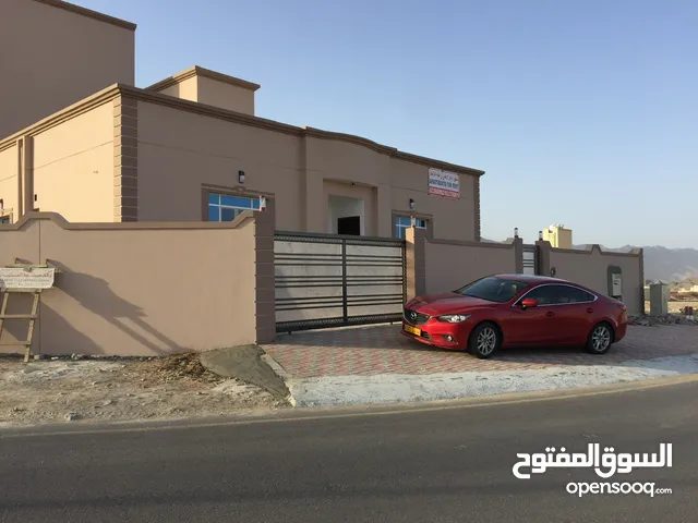 185 m2 3 Bedrooms Townhouse for Sale in Muscat Amerat