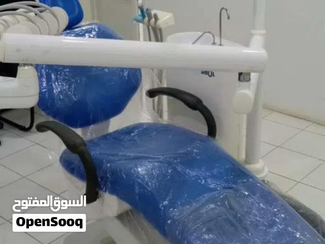 كرسي اسنان استخدام بسيط مع ملحقاته..مع كمبريسر بحاله ممتاز