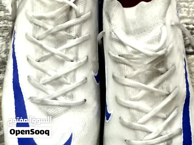 جزمه كوره قدم