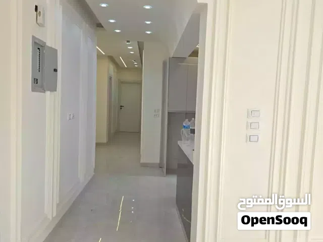 رووف طابق خامس نهاية بناء مساحتة 210 متر مربع .كوشان طابو مستقل على طريق جامعة القدس مباشرة.