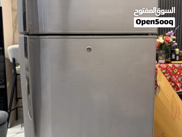 ثلاجة توشيبا بحالة ممتزة للبيع الغرض من البيع شراء ثلاجة أكبر  Toshiba refrigerator for sale