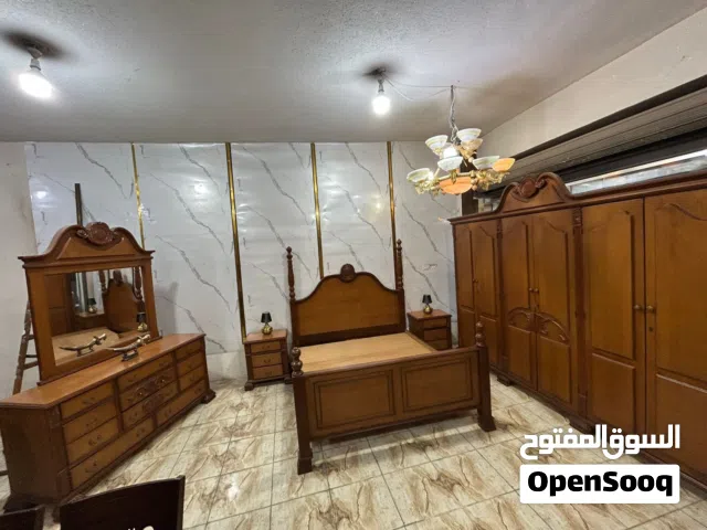 غرفة نوم  خشب لاتيه وزان بالكامل  خزانه 6 ابواب  كومدينه عدد2 تواليت 11 جرار تخت مجوز عن عمدان زان