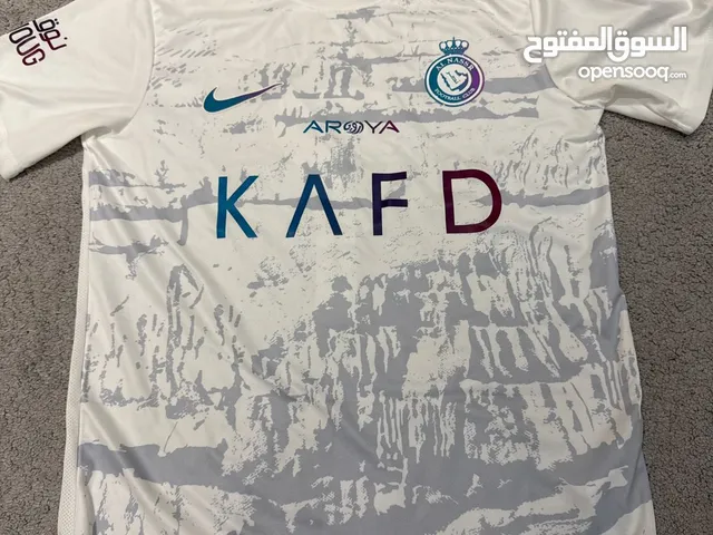 تيشيرت النصر السعودي مع شورت الموسم 23/24 نسخة جماهير رونالدو مقاس M الدفع فقط كاش لا غير