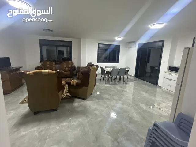 شُقَّة مَفروشة 3 غُرَف في الطيرة موقع ممتاز لم تُسكَن مِن قَبل
