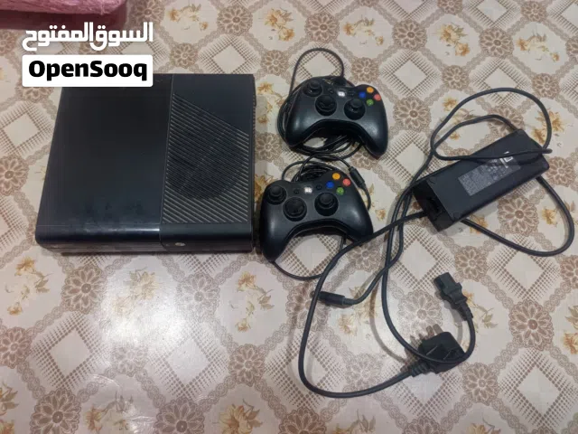 اكس بوكس 360 سليم نظيف بشكل ممتاز هارد 250 غيغا بايت مع يدات 2 اصليه والعاب في الهارد ومحوله