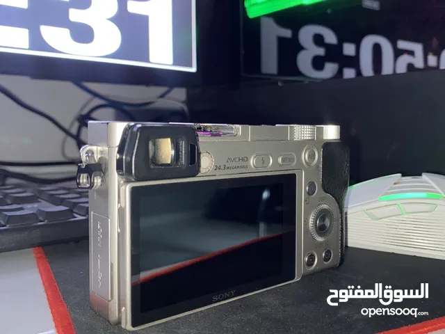 كاميرا سوني a6000 وعدسه سقما 30 2.8 وقمبل ويبل اس