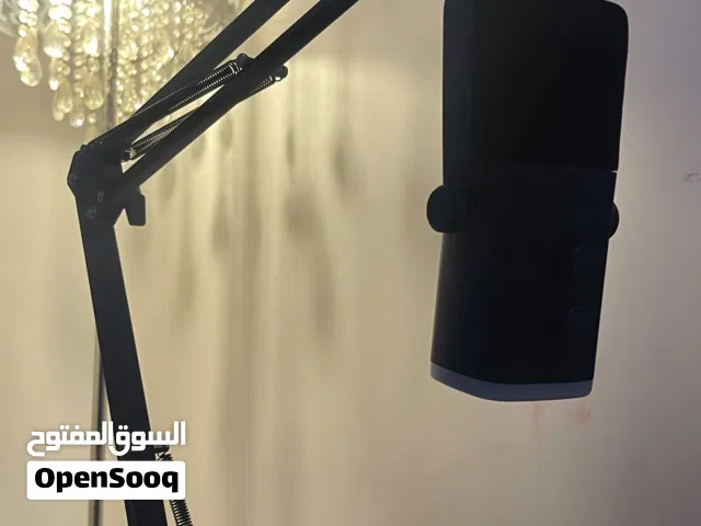 مايك فيفاين مع قاعده طويله مستعمل استعمال نظيف عندي صارله شهر مع الكرتون