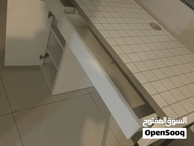 طاولة مكتبه من نوع ايكيا