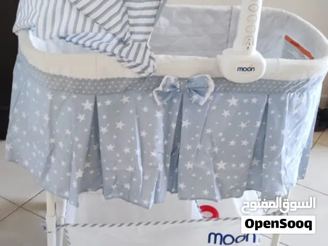 للبيع سرير أطفال ماركة Moon مع baby walker  (مشاية اطفال) ، مستعملين بحالة ممتازة