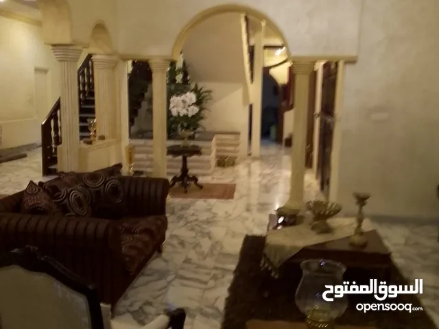 700 m2 More than 6 bedrooms Villa for Sale in Amman Al Kamaliya