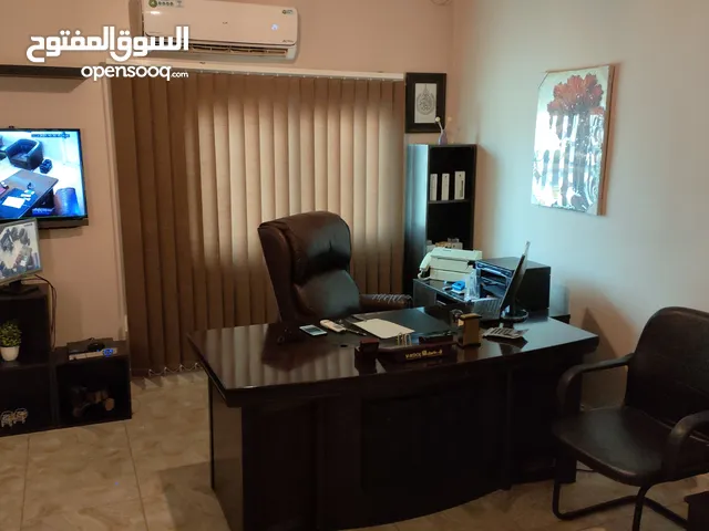 اثاث مكتب كامل للبيع مع اجهزة
