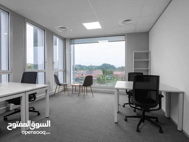 مساحة مكتبية خاصة تسع عدد 3 من الأفراد في Abu Dhabi, Metal Park