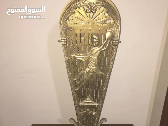 وش دفايه برونز جميلة جدا عند فتحها تعطي شكل جميل جدا ارتفاعها 70 سنتيمتر