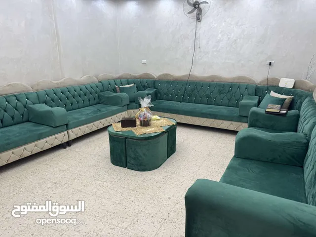 جلسة ضيوف حجم كبير تفصيل بحالة الجديدة لون أخضر و بيج فاتح
