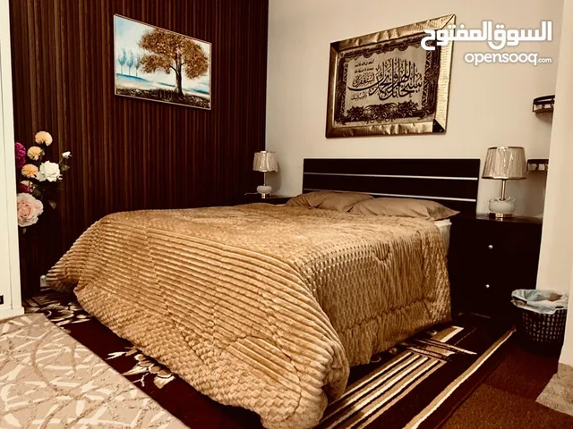 غرفة فندقية للإيجار الأسبوعي والشهري شامل كل الفواتير والصيانة مع نت فايبر في شارع الجامعة الاردنية