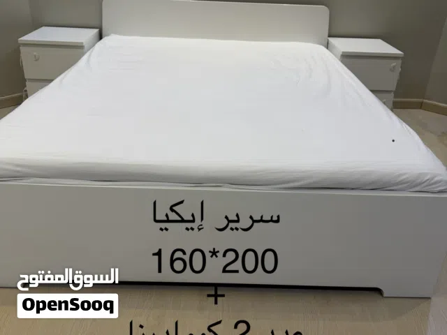 سرير من مع مرتبة مع 2 كومادينة من ايكيا شبة جديدة