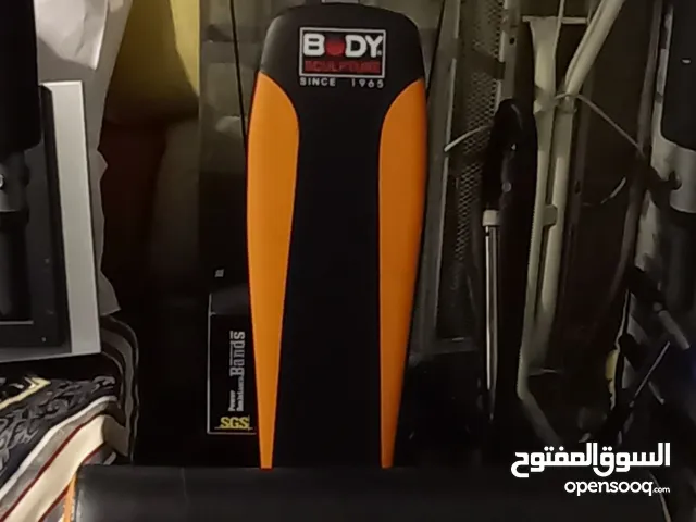 مكنة رياضة كاملة لرفع الاثقال بحالة ممتازة
