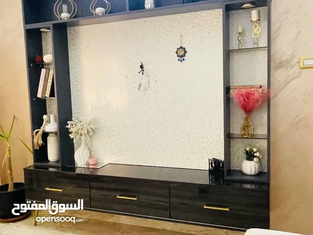 بوفية زان انظيف خشب مع رفوف زجاجية لون فيراني