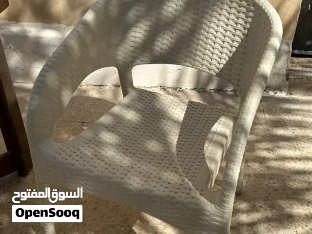 كراسي شبه جداد بحالة الوكالة وبسعر حرق