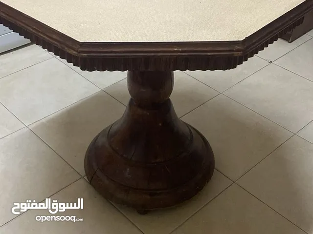 طاولة مطبخ دائرية تكفي 4 كراسي