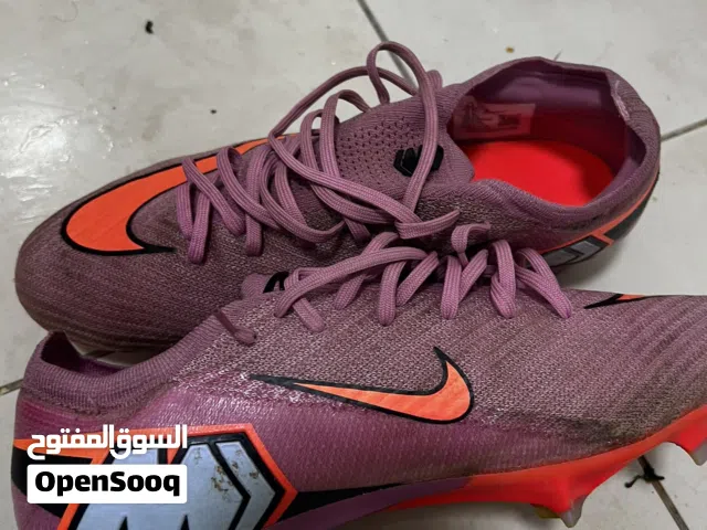 جوتي نايك Air Zoom احترافي – كان للاعب نادي الشارقة عثمان كمارا