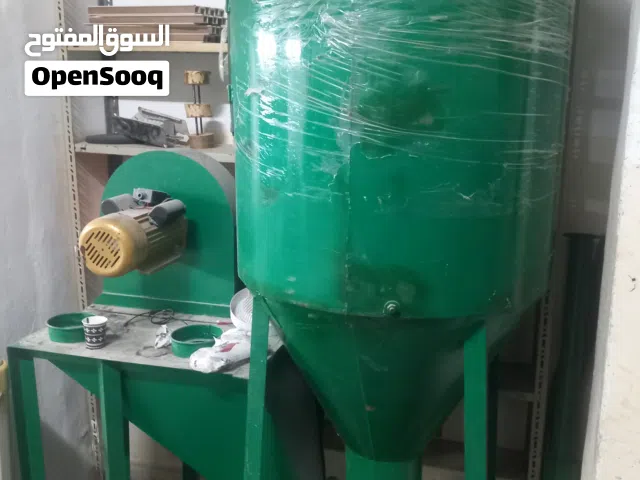 ماكنة خلط اعلاف للدجاج والمواشي توجد مراعاة تحديدا" للمعني