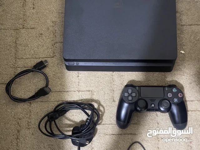 بلاستيشن 4 سليم ssd 1000 جيجا من سامسونج شبه جديد استعمال قليل جدااا وبسعر مناسب