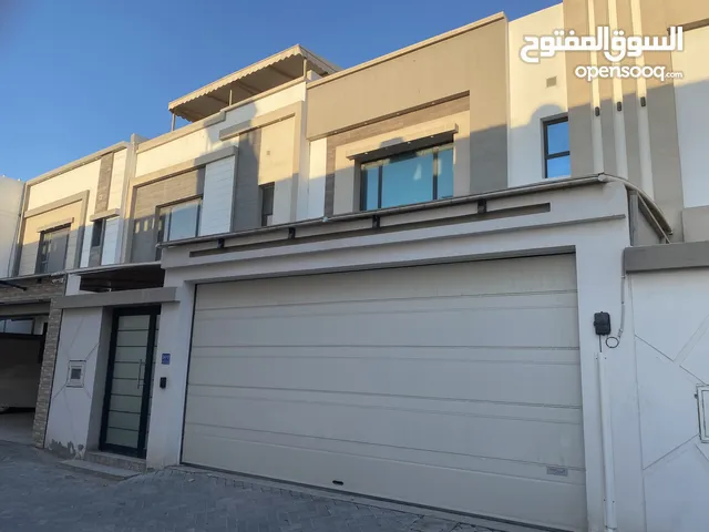 245 m2 5 Bedrooms Townhouse for Sale in Northern Governorate Shahrakkan