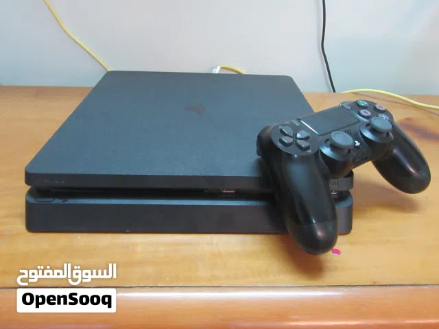 للبيع ps4مع يد اصليه 500gb