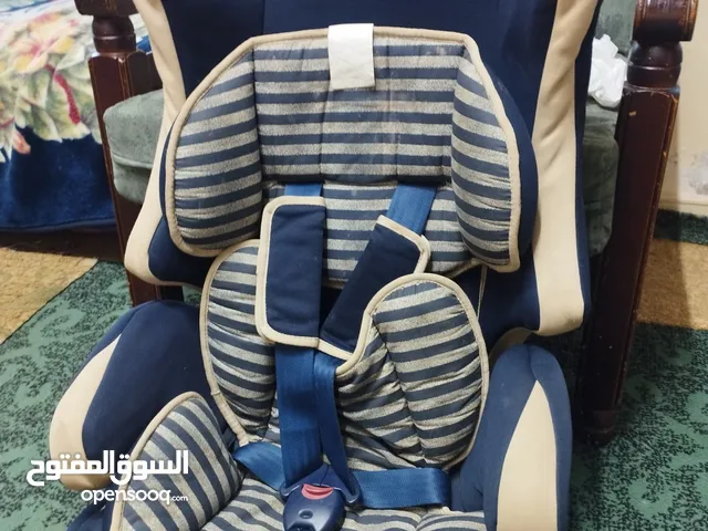 مقعد اطفال للسياره  مستعمل نظيف بحال وكالة