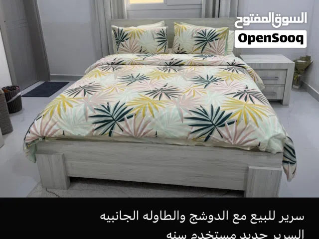 سرير بلون رصاصي خشبي