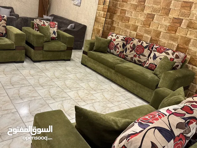 أطقم كنب مستعملة بحالة الوكالة بسعر مغري