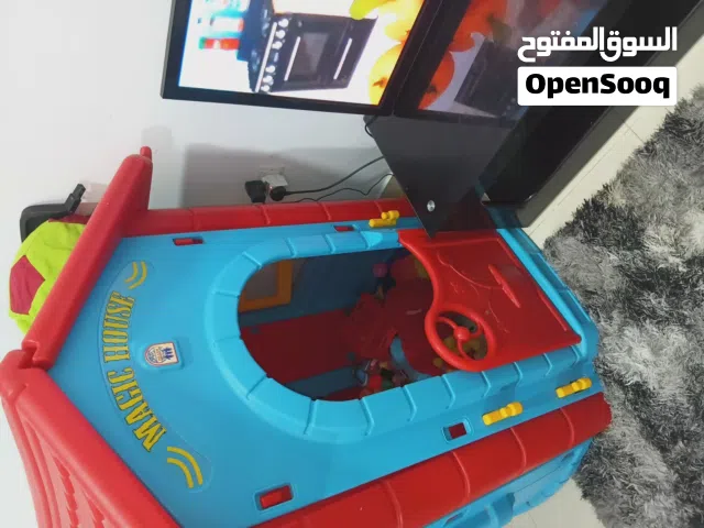 بيت بلاستيك بيتفك ويركب مناسب من سن سنه ل 6 سنين شبه جديد مفهوش اي عيوب