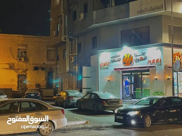 مبني تجاري مقابل جزيرة الجرات قبل شارع ابن العاص الي يدخلك ميدان الشهداء