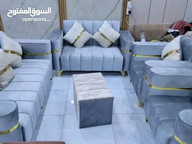 طقوم كنب الطقم يتكون من 5 قطع 1 ابو 3 نفر منها مترين 1 ابو 2 نفر منها متر ونص 2ابو انفر متر طاوله