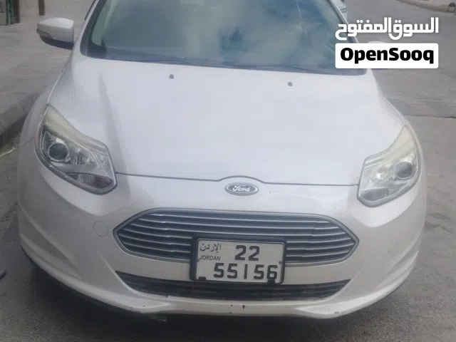 2014 فورد فوكس Standard