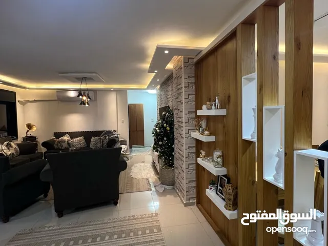 شقه للبيع في البيره طابق اول مساحه 220 متر