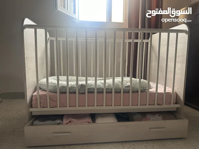 سرير اطفال