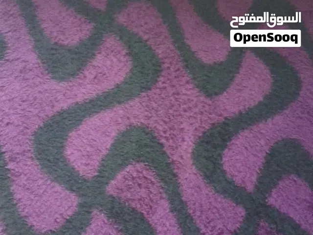 4 سجادات لون نهدي واسود بحال الوكاله مع برداية ممر لون نهدي