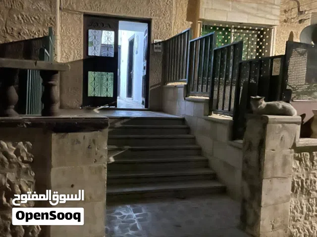 بيت في اجمل مناطق ماركا الشماليه حي العبدالات