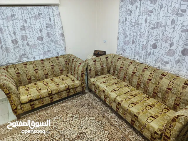 طقم كنب بحاله جيده خشب سويد 5سم