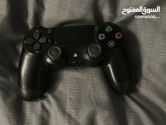 ايدين بلايستيشن 4 اصليات و بسعر حررررق منافس في السوق و الكمية المتوفرة محدودة سارع بحجز نسختك