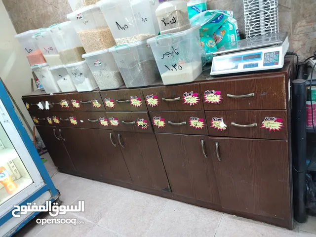 خزانة مونة بهارات وما شابه في حالة مممتازة جدا مع ارفف للمكسرات