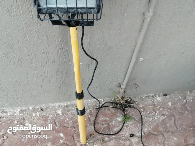سماعة ومعدات وشاشة ولابتوب ولمبات ليد سبوت لايت للبيع