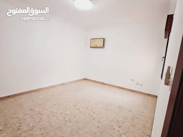 شقه للايجار في منطقة زاويه الدهماني اطلالة بحرية