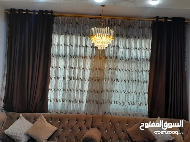 ستائر لون بني بحاله ممتازه بعرض 4×3