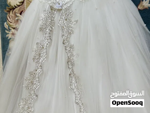 ملابس في حاله ممتازه للبيع فساتين اطفال ملابس تقليديه تواصل واتس اب بقيمه مناسبه