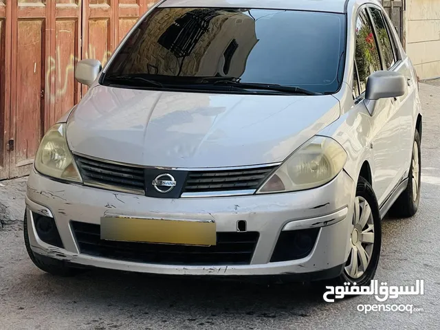 سيارة نيسان ومازدا