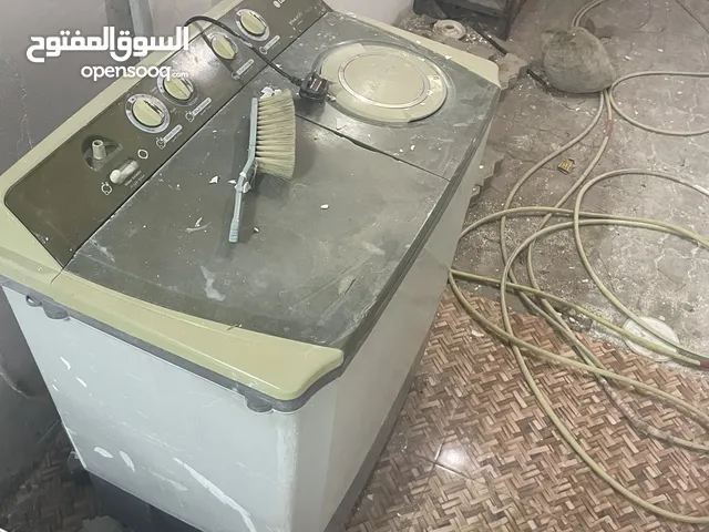 فريزر و غسالة ملابس Freezer and washing machine