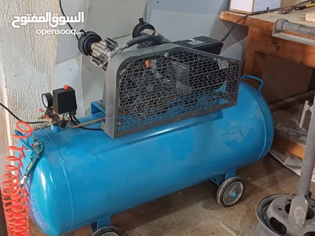 كومبريصه 200 لتر جديده بحاله ممتازه و مشرحه مع فريزه نوعيه ايطالي بحاله ممتازه